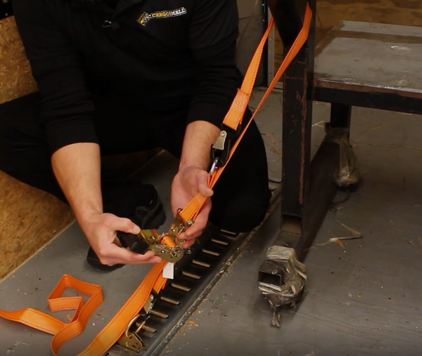 How To Use Ratchet Straps With Integrated Soft Loop